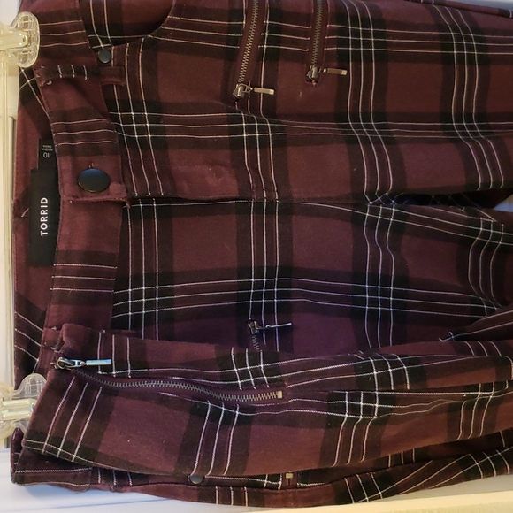 Torrid Plum plaid stretch jeggin - Picture 2 of 4